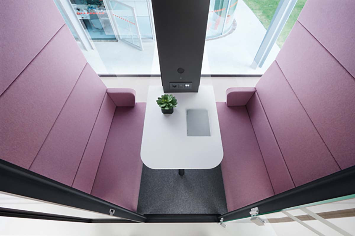 Het interieur van de akoestische vergaderruimte HushMeet hushoffice